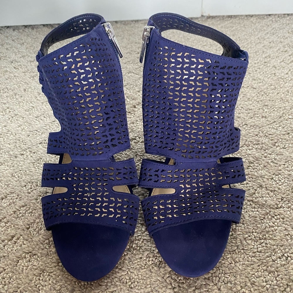 Vince Camuto Navy Blue Pumps 7.5